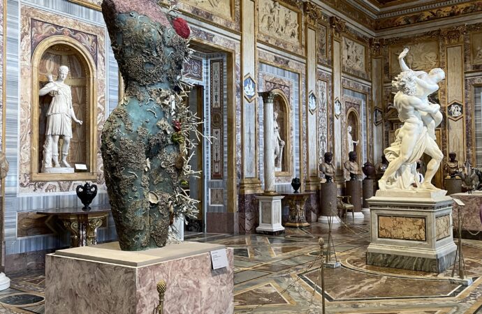Grecian Nude, 2013, e Ratto di Proserpina di Bernini, (foto G. Belfiori)
